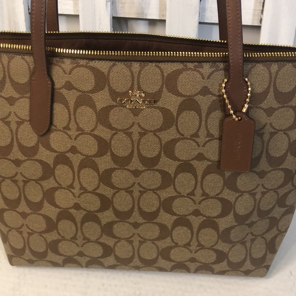 COACH SIG ZIP TOTE NWT - Picture 3 of 10